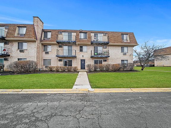 2nd image of 277 Shorewood Dr APT 1D