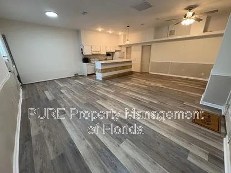 595 NW 100th St #B — Photo 13