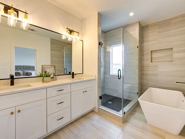 2310 Reinerman St — Photo 16