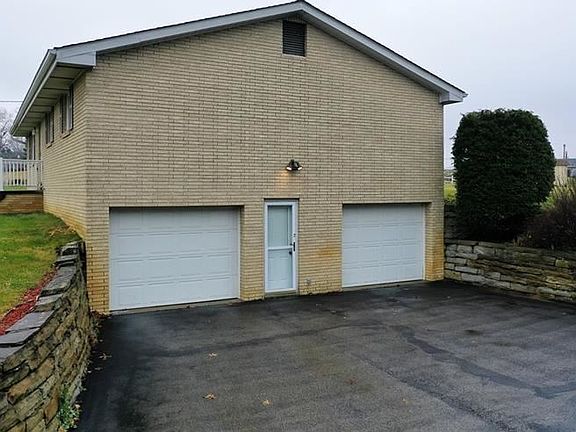 3rd image of 1526 Greensburg Pike