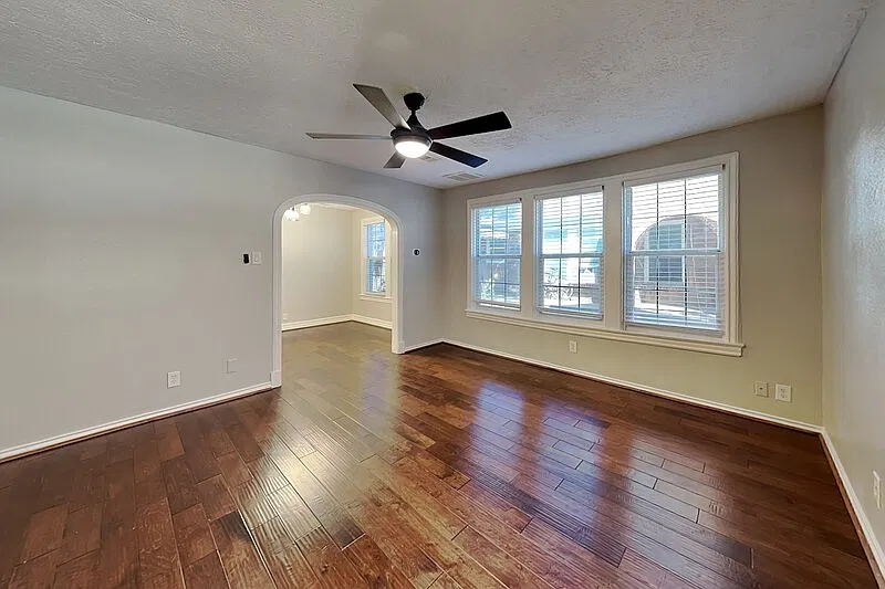 2 bed, 1.0 bath, 1108 sqft, $2,195 — Photo 3