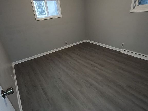 3rd image of 537 Dowling St