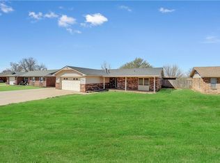 219 Cedar Ave, Elk City, OK 73644