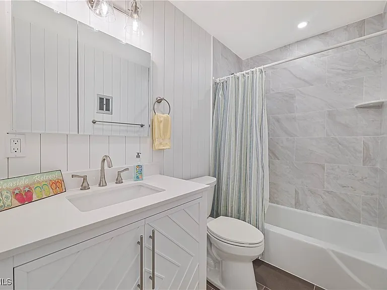 223 3rd Ave S #223 — Photo 18