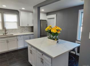 11 Pinebrook Rd, New Rochelle, NY 10801