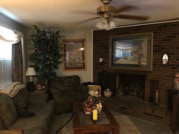 2nd image of 1719 Brooks Dr