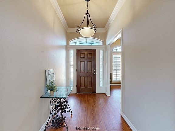 2nd image of 2110 Walnut Grove Ct