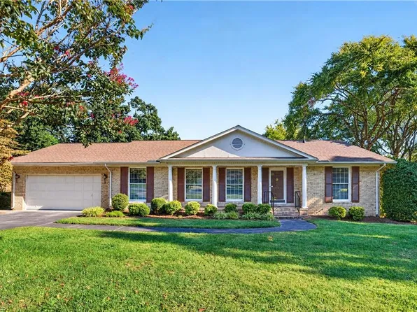 1039 Kerry St, Asheboro, NC 27203