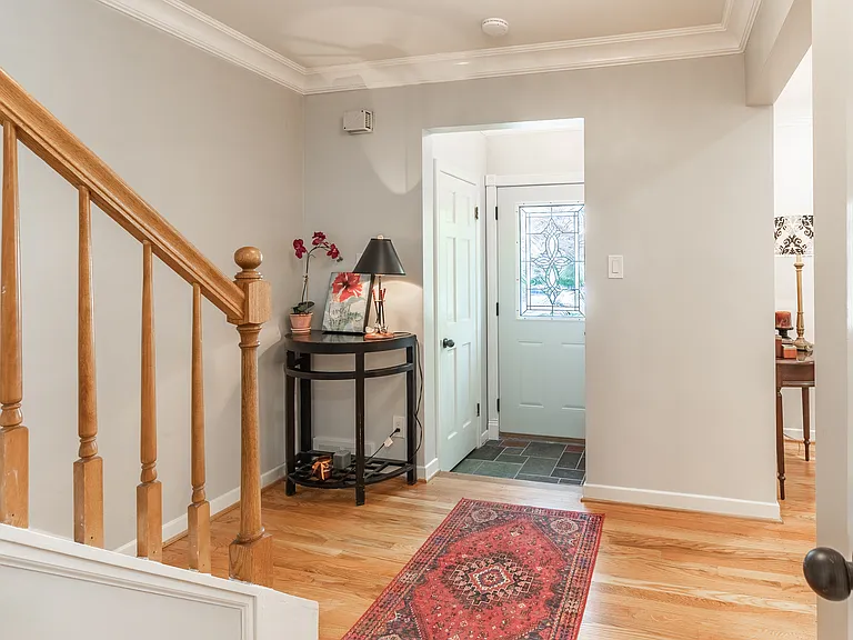 906 Putney St — Photo 8
