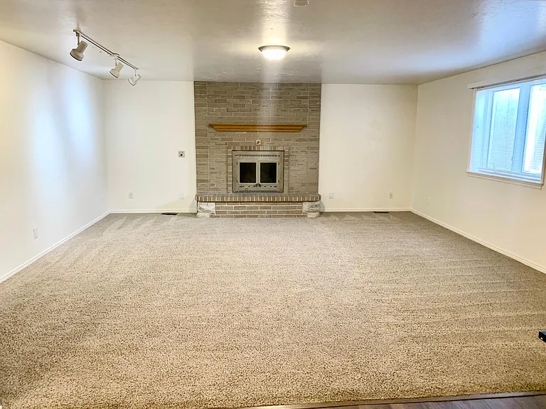 10512 N 5470 W — Photo 6