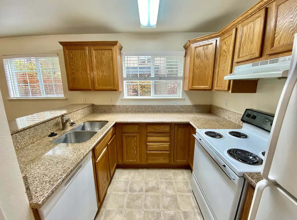 2 bed, 740 sqft, $1,695 — Photo 3