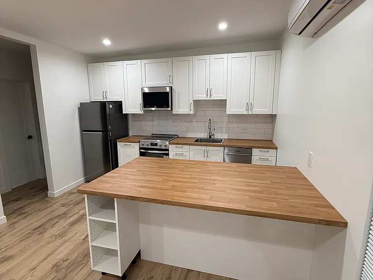 1509 N Hollywood Way #C — Photo 21