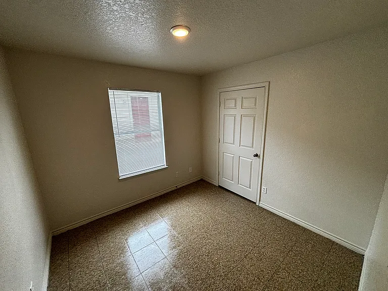814 S Martin Luther King Jr Dr — Photo 14