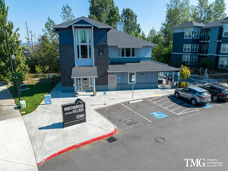 Northbrook Village — Photo 18