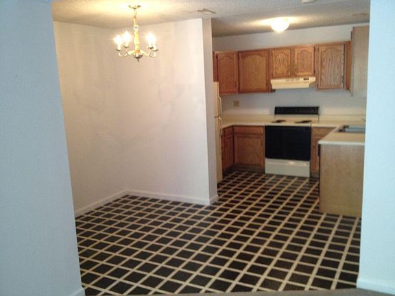 3rd image of 583 Garrison Ave #9