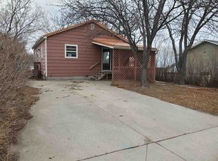 1221 E Park St, Pierre, SD 57501