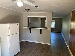 2 bed, 1.0 bath, 2736 sqft, $1,200 — Photo 4
