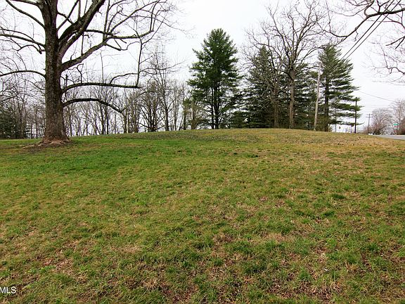 5th image of 12 Ledford Dr