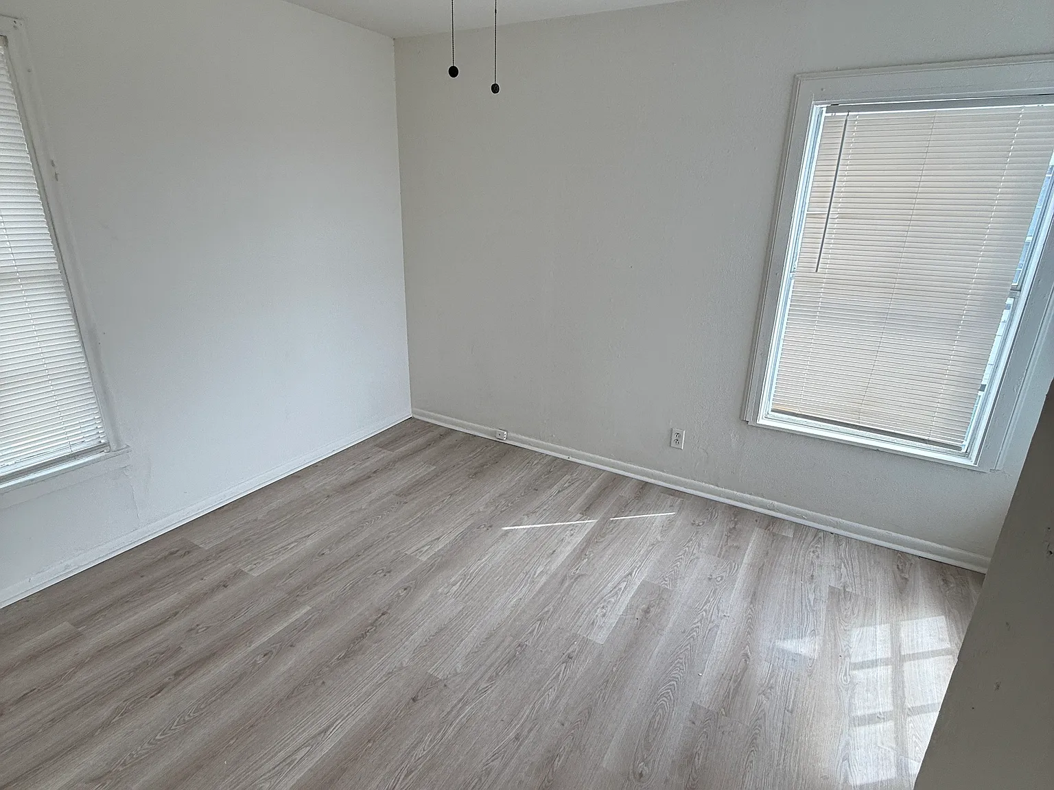 642 Glazebrook St — Photo 4
