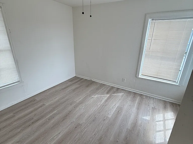 642 Glazebrook St #3 — Photo 4