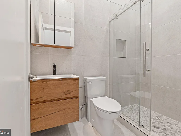 253 N 3rd St #4 — Photo 8