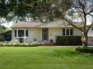 567 Lowden Ave, Glen Ellyn, IL 60137