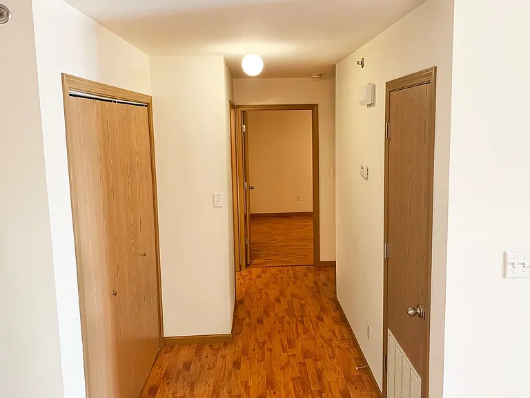 915 N Frederick St — Photo 18