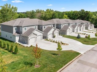 8671 Golden Ln #D, De Soto, KS 66018
