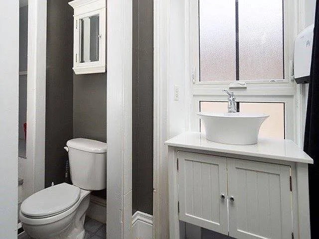 111 Ainslie St N #3 — Photo 10