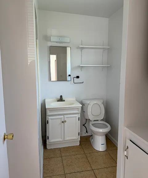 1476 La Playa Ave #J — Photo 9