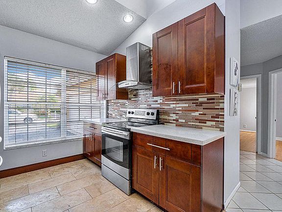 4th image of 3937 Victoria Dr