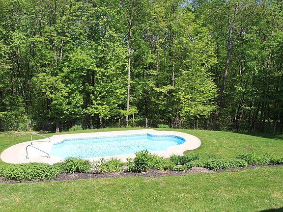 5th image of 140 Crestview Dr
