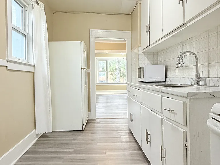 1165 Howard Ave #4 — Photo 9