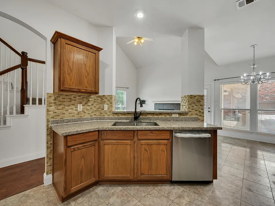 114 Constitution Dr