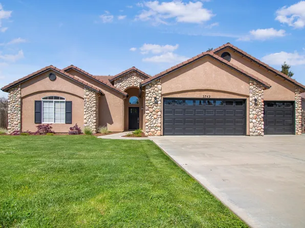 2742 W Babcock Avenue, Visalia, CA 93291