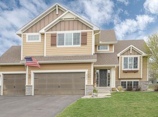 2113 Valley Creek Ln, Shakopee, MN 55379