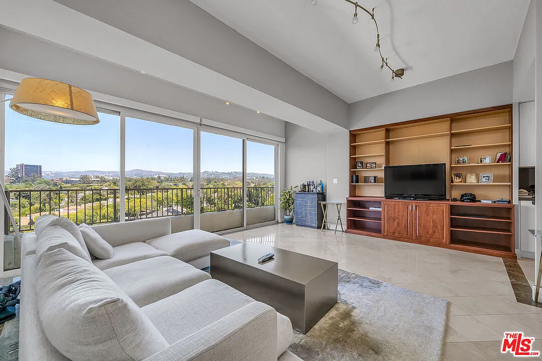 2 bed, 2.5 bath, 1191 sqft, $7,700 — Photo 1