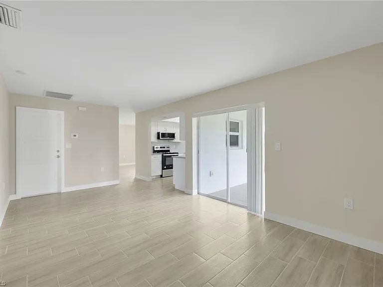 27150 Esther Dr — Photo 13