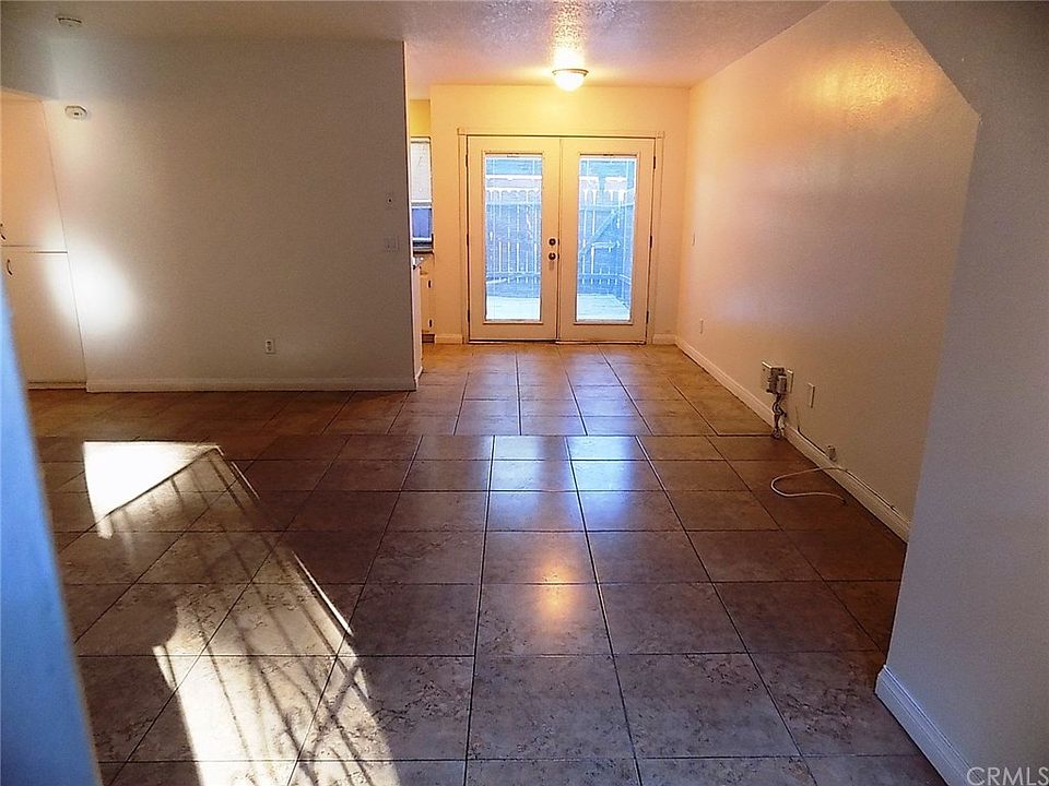 1st image of 320 W Walnut St APT 25