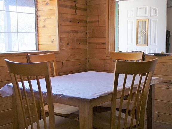 Dining Area (2)
