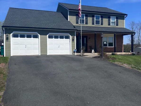 212 Crystal Cir, Birdsboro, PA 19508