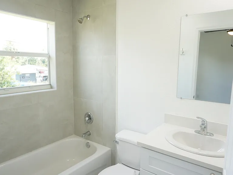 1173 W 28th St #2 — Photo 11