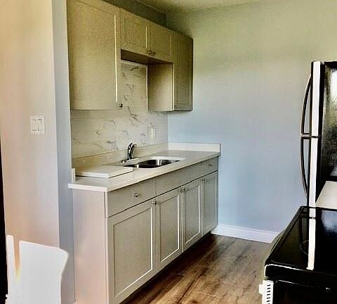 3rd image of 5404 Lassaline Ave
