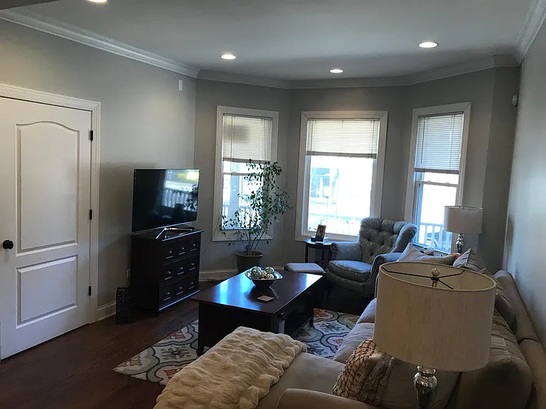 4550 N Oakley Ave #1 — Photo 2