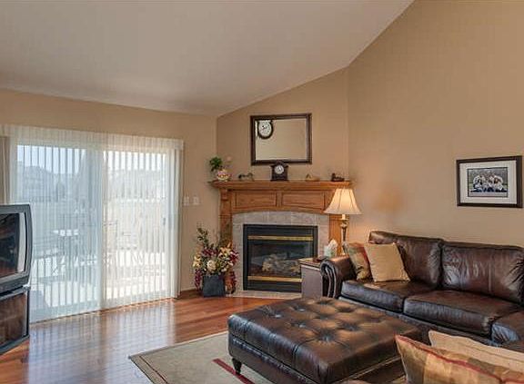 3rd image of 325 White Oak Ln