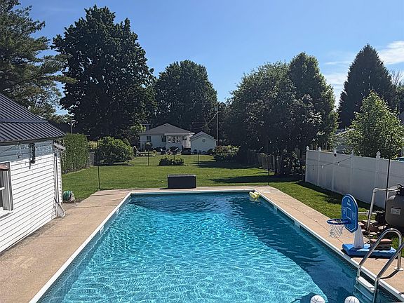 3rd image of 722 Hamilton St