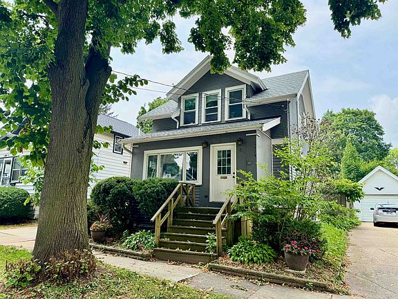 3rd image of 182 Dixon St