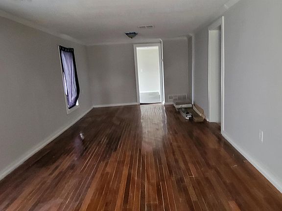 3rd image of 1580 Oriole St