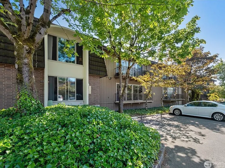 11006 NE 68th St #812 — Photo 13