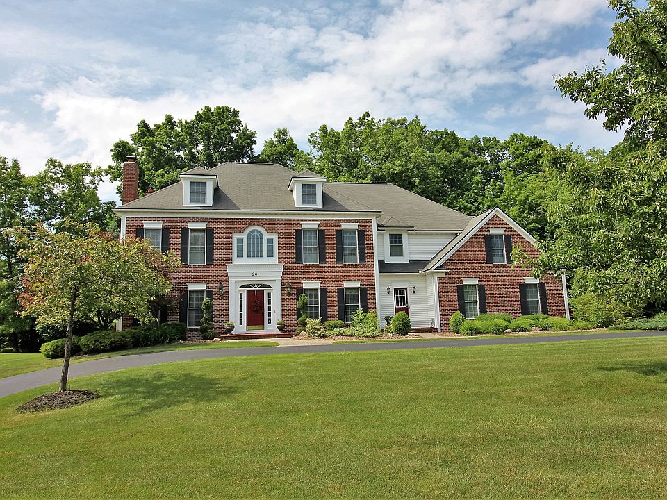 1st image of 26 Mill Neck Ln